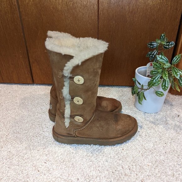 UGG Australia Classic Bailey Button Winter Boots - Picture 1 of 12